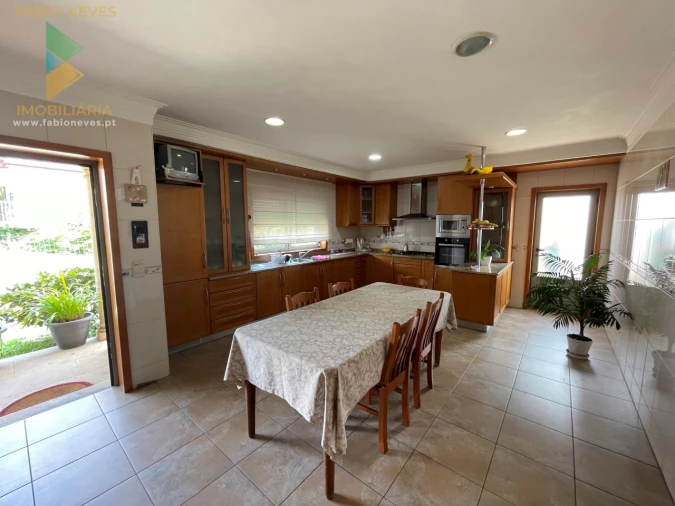 Moradia T4 para Venda em Arcozelo Foto 5