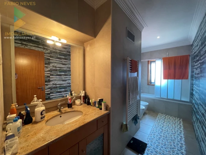 Moradia T4 para Venda em Arcozelo Foto 13