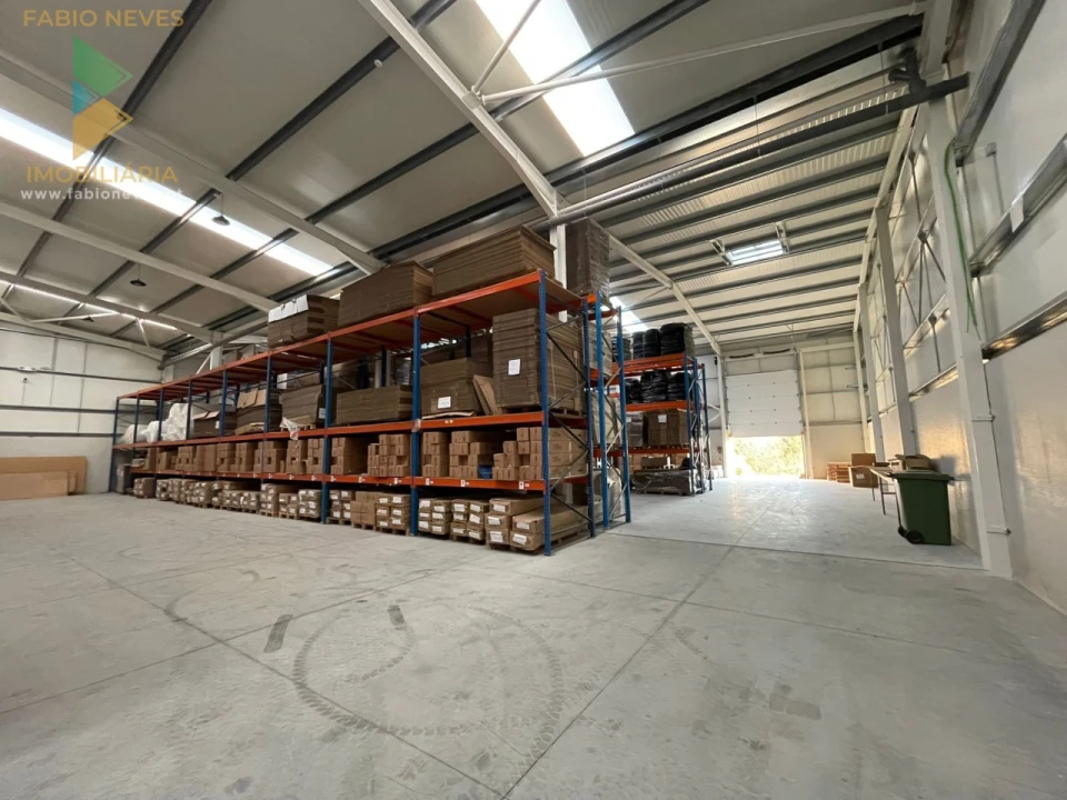 Armazém para Venda em Fornelos e Queijada Foto 13