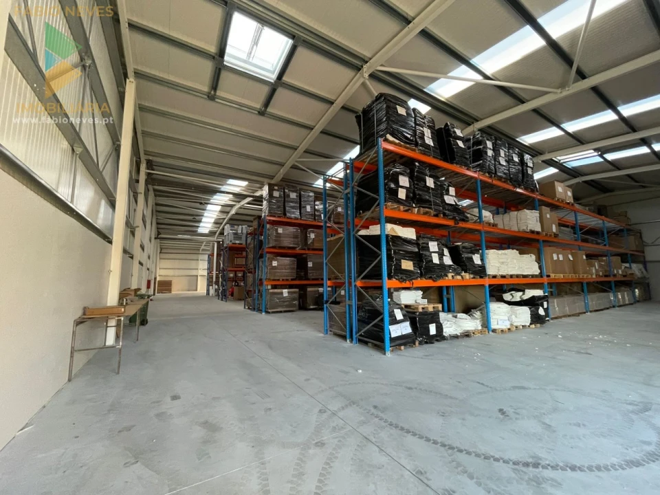 Armazém para Venda em Fornelos e Queijada Foto 17