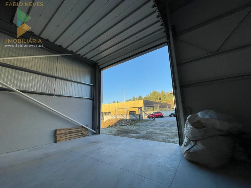 Armazém para Venda em Fornelos e Queijada Foto 28
