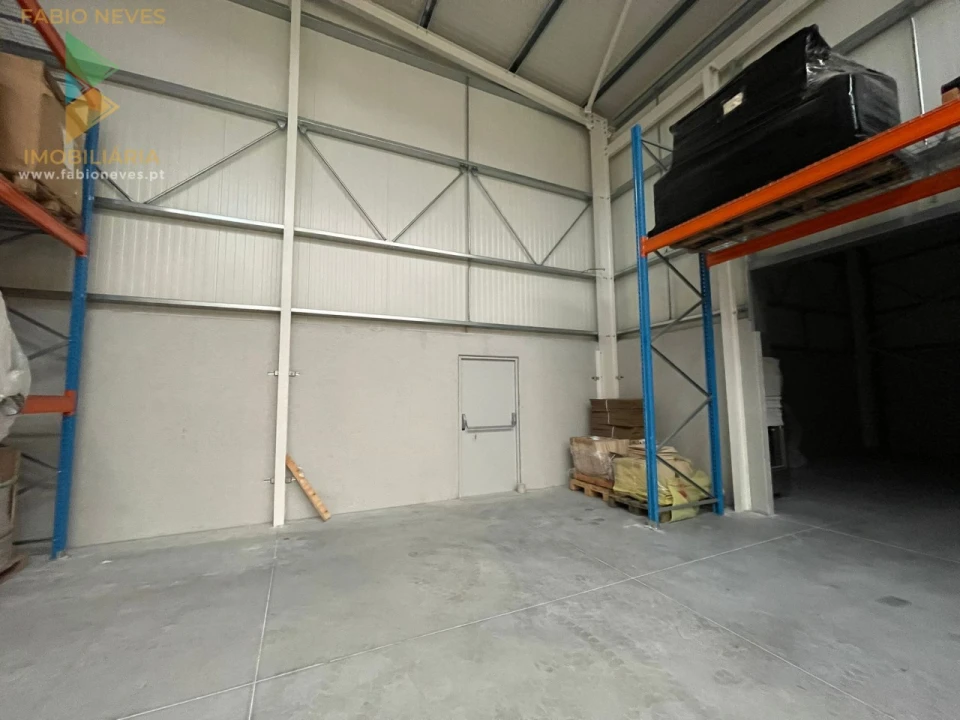 Armazém para Arrendamento em Fornelos e Queijada Foto 18