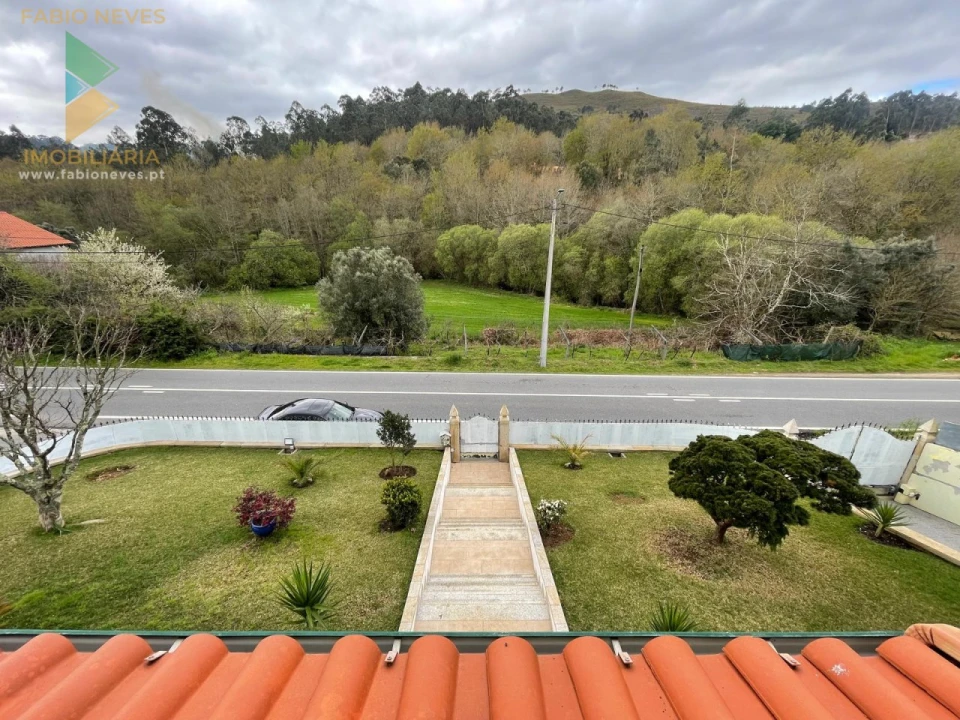 Moradia T4 para Venda em Rebordões (Santa Maria) Foto 2