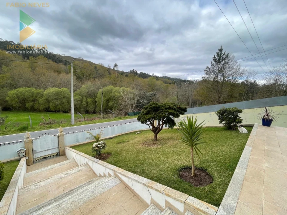 Moradia T4 para Venda em Rebordões (Santa Maria) Foto 4