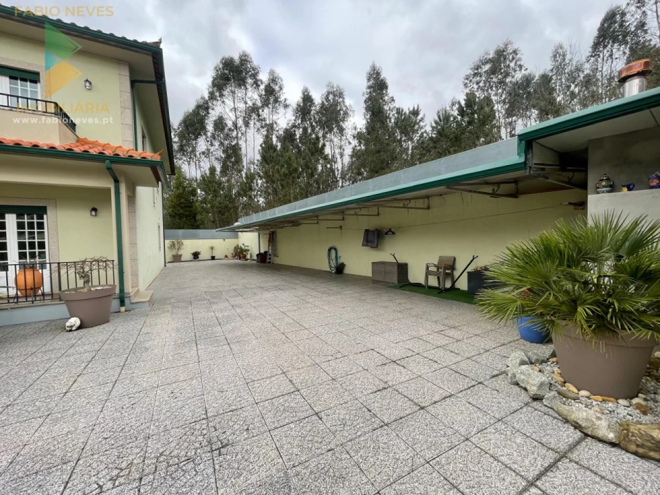 Moradia T4 para Venda em Rebordões (Santa Maria) Foto 25