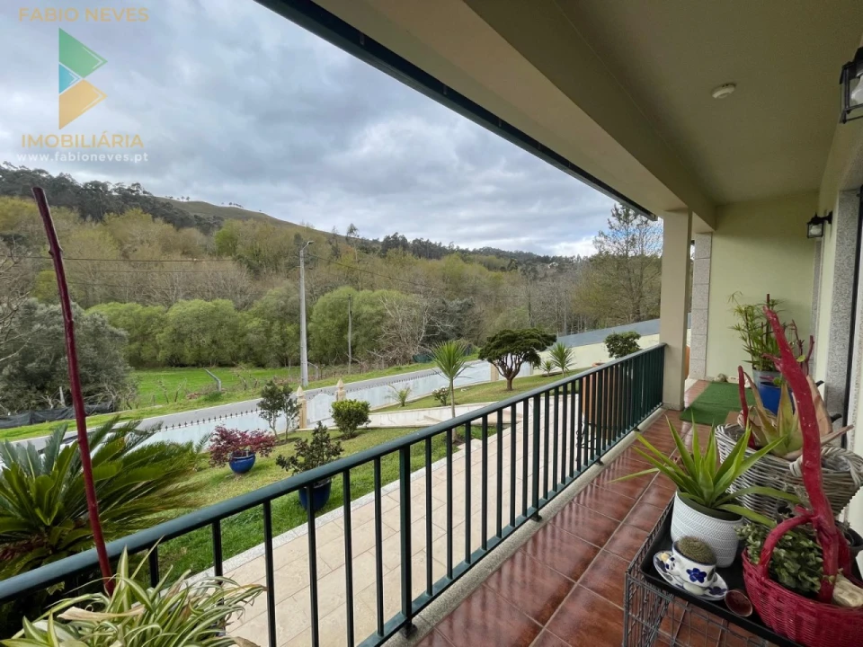 Moradia T4 para Venda em Rebordões (Santa Maria) Foto 32