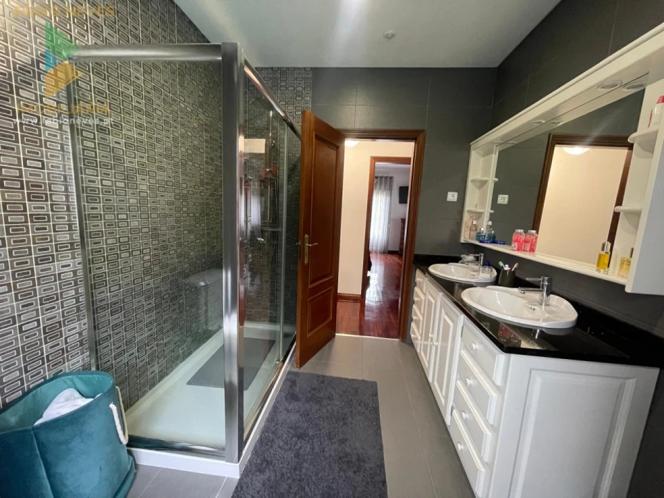 Moradia T4 para Venda em Rebordões (Santa Maria) Foto 55