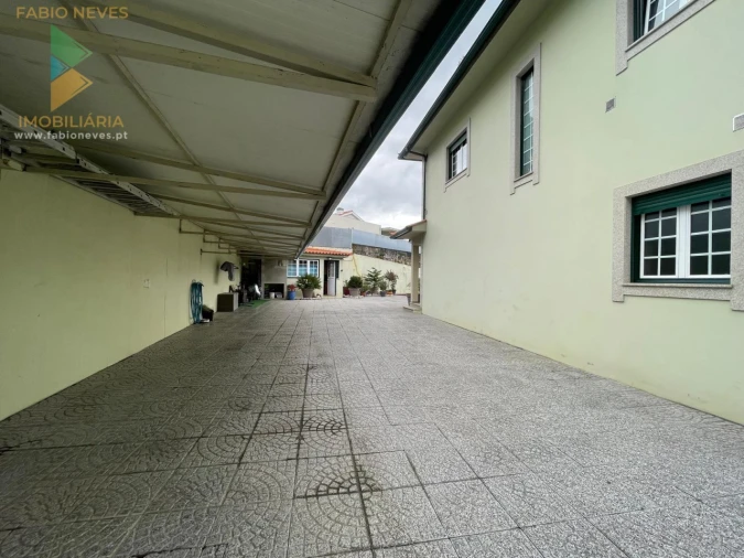 Moradia T4 para Venda em Rebordões (Santa Maria) Foto 11