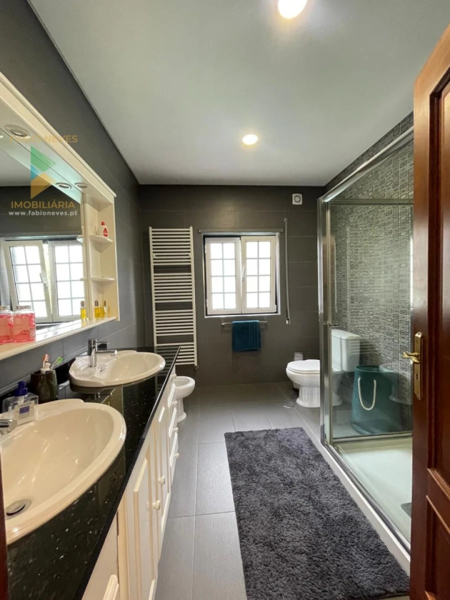 Moradia T4 para Venda em Rebordões (Santa Maria) Foto 53