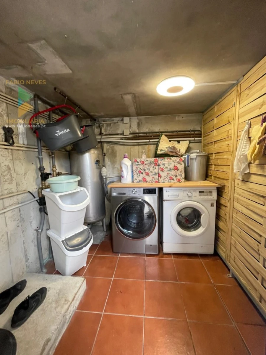 Moradia T4 para Venda em Rebordões (Santa Maria) Foto 99