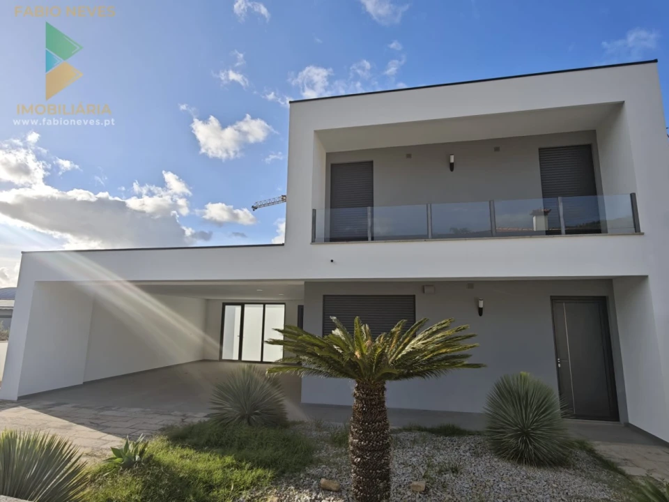 Moradia T3 para Venda em Seara Foto 2