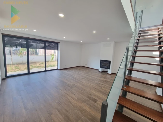 Moradia T3 para Venda em Seara Foto 4