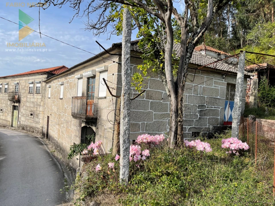 Moradia T4 para Venda em Gondoriz Foto 1