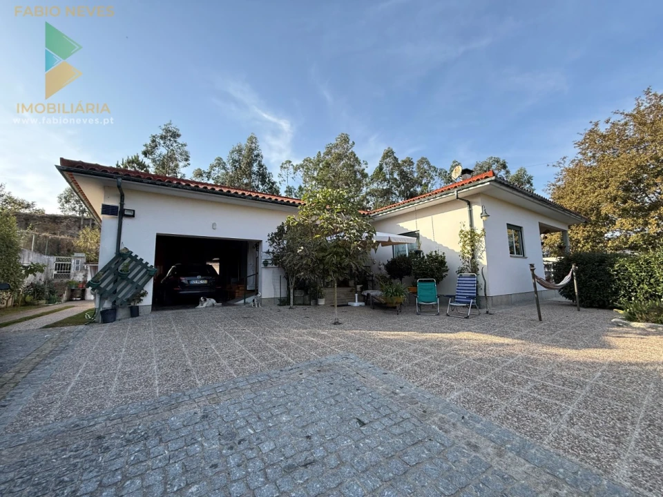 Moradia T3 para Venda em Ponte da Barca, V.N. Muía, Paço Vedro Magalhães Foto 1