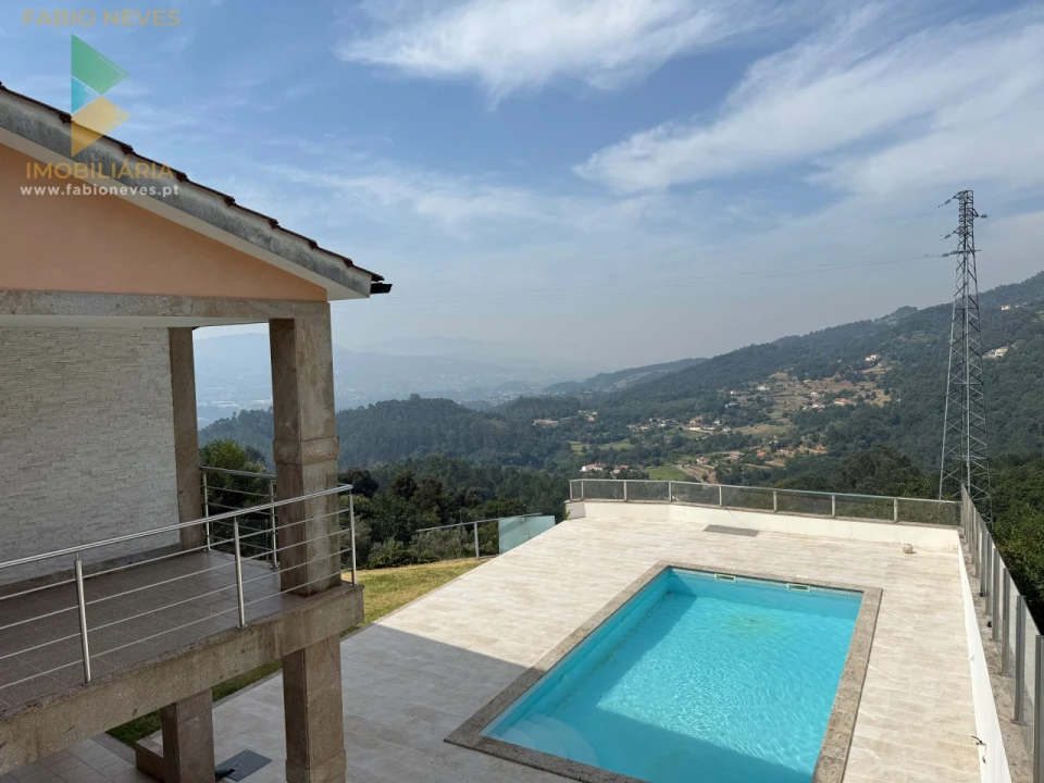 Moradia T4 para Venda em Cendufe Foto 2