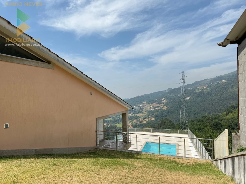 Moradia T4 para Venda em Cendufe Foto 9