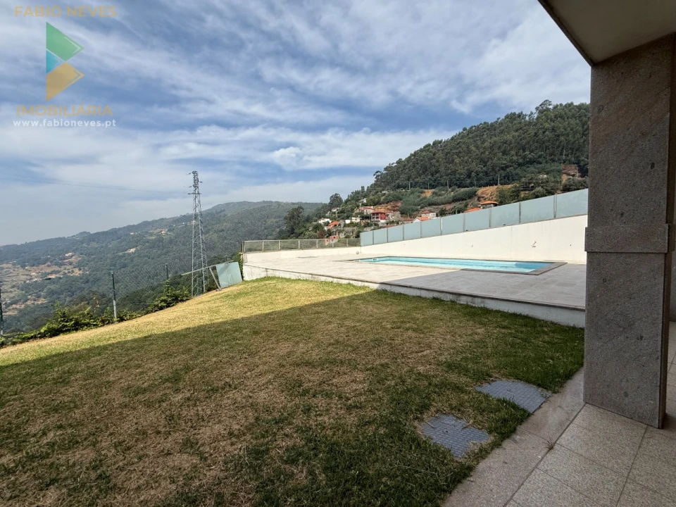 Moradia T4 para Venda em Cendufe Foto 46