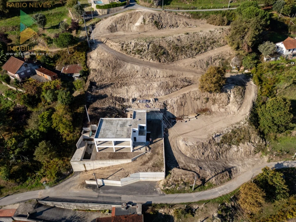 Moradia T4 para Venda em Gondufe Foto 22