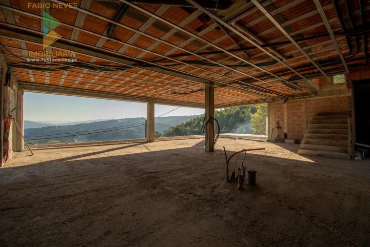 Moradia T4 para Venda em Gondufe Foto 6