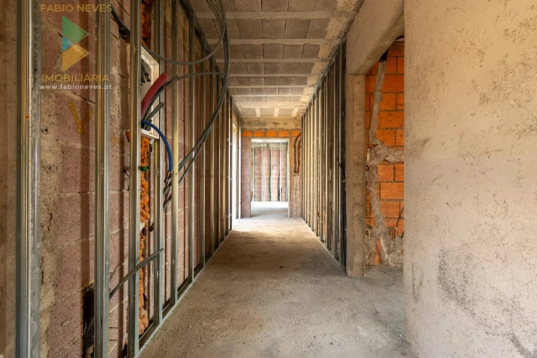 Moradia T4 para Venda em Gondufe Foto 10