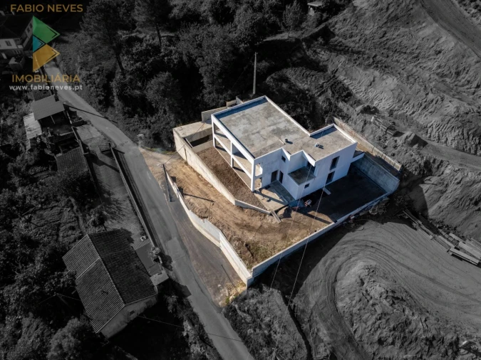 Moradia T4 para Venda em Gondufe Foto 21