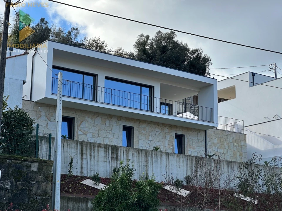 Moradia T3 para Venda em Ribeira Foto 3