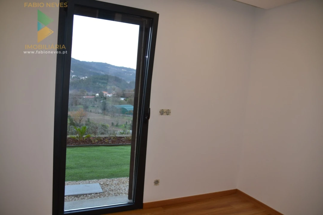 Moradia T3 para Venda em Ribeira Foto 34