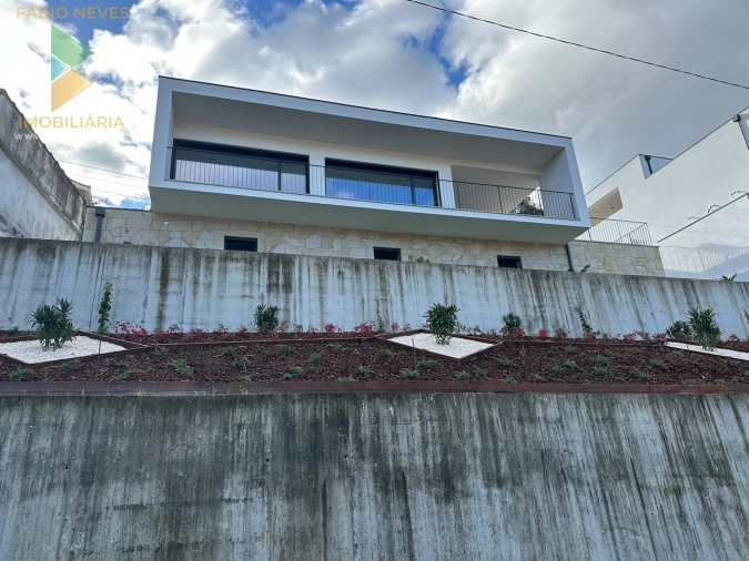 Moradia T3 para Venda em Ribeira Foto 4