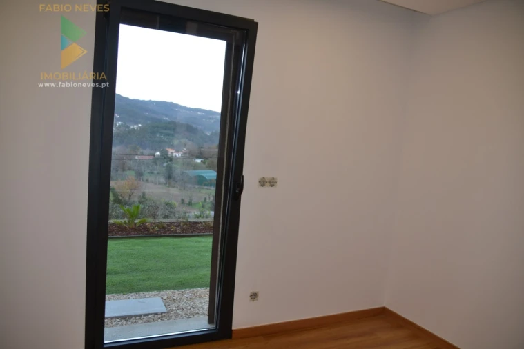 Moradia T3 para Venda em Ribeira Foto 34