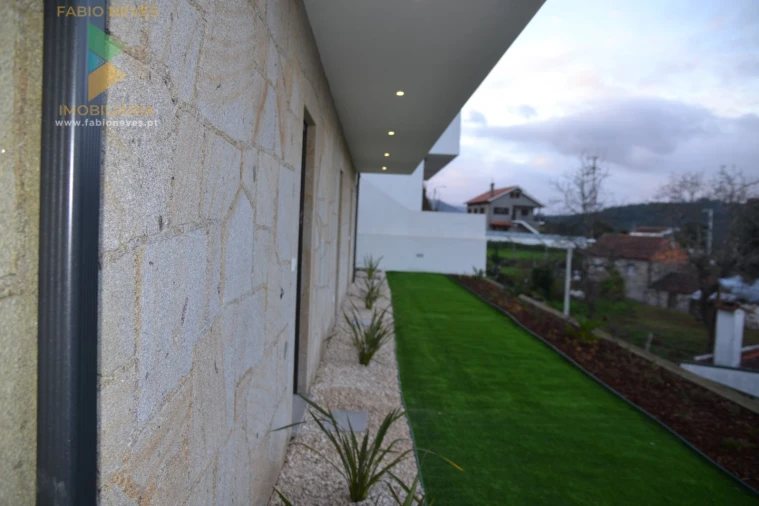 Moradia T3 para Venda em Ribeira Foto 46