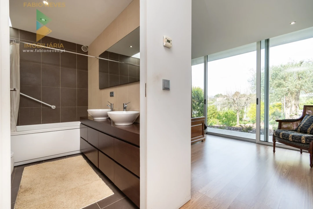 Moradia T4 para Venda em Gemieira Foto 34