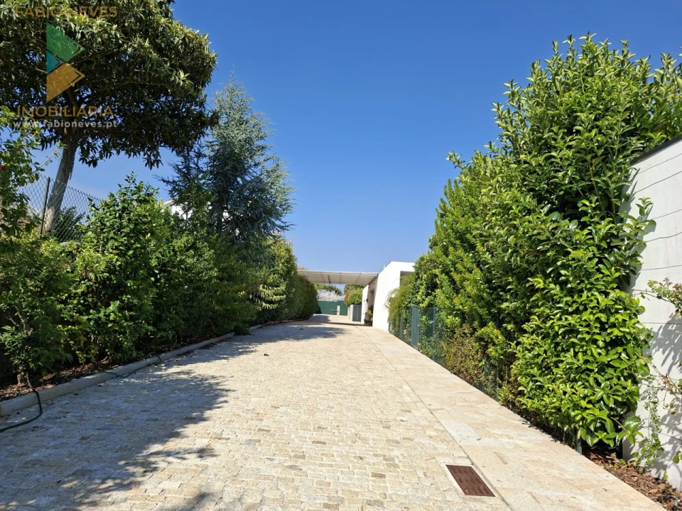 Moradia T4 para Venda em Gemieira Foto 12