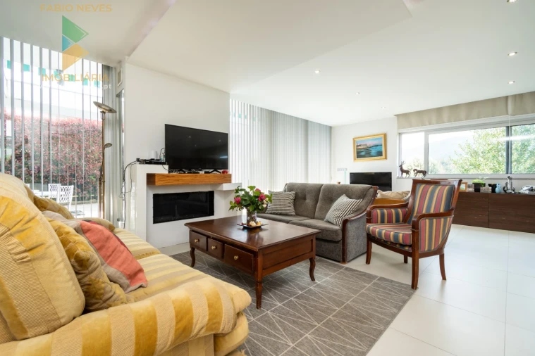 Moradia T4 para Venda em Gemieira Foto 18