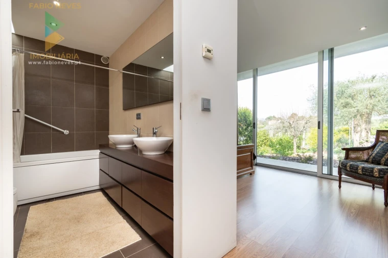 Moradia T4 para Venda em Gemieira Foto 34