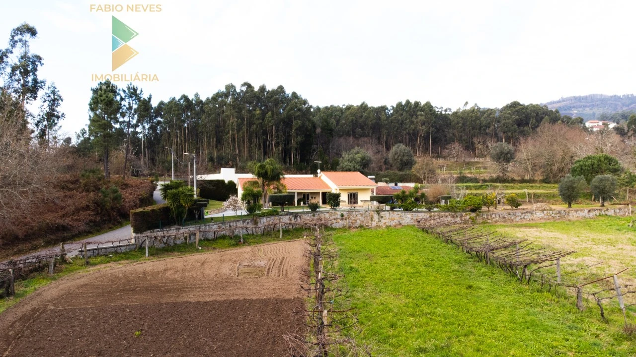 Moradia T4 para Venda em Calheiros Foto 9