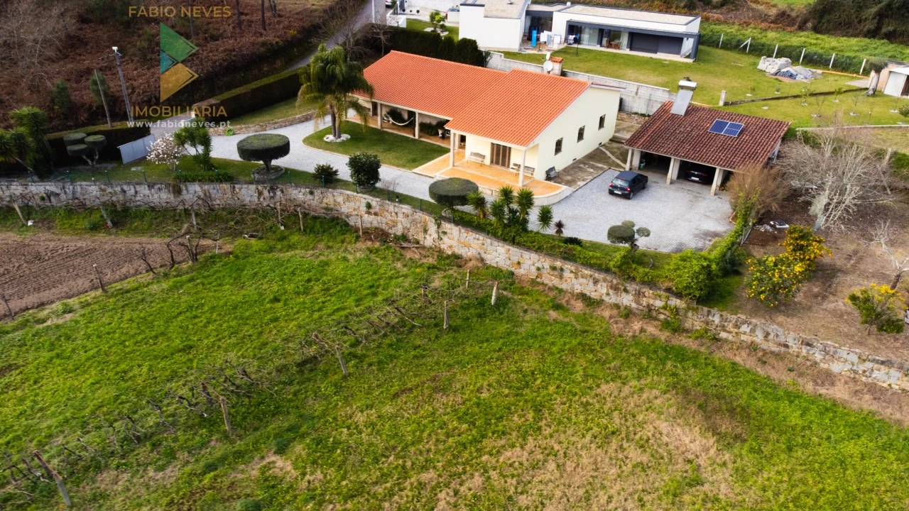 Moradia T4 para Venda em Calheiros Foto 11