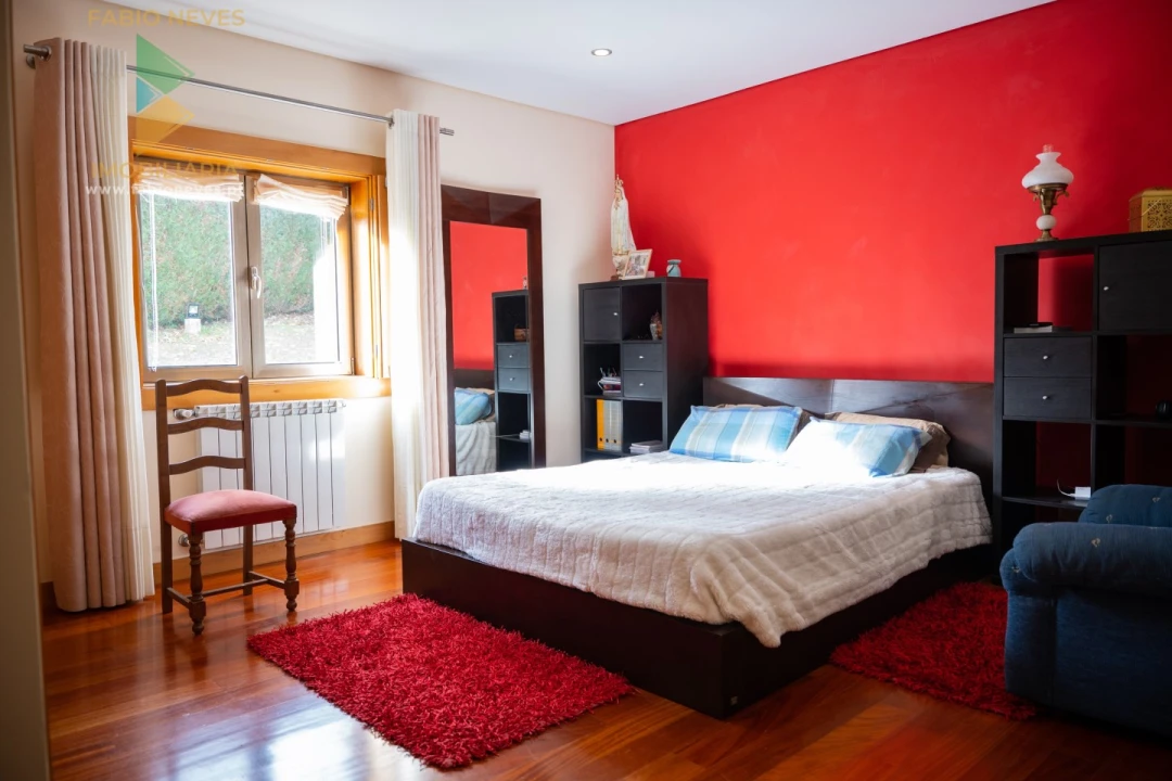 Moradia T4 para Venda em Calheiros Foto 16