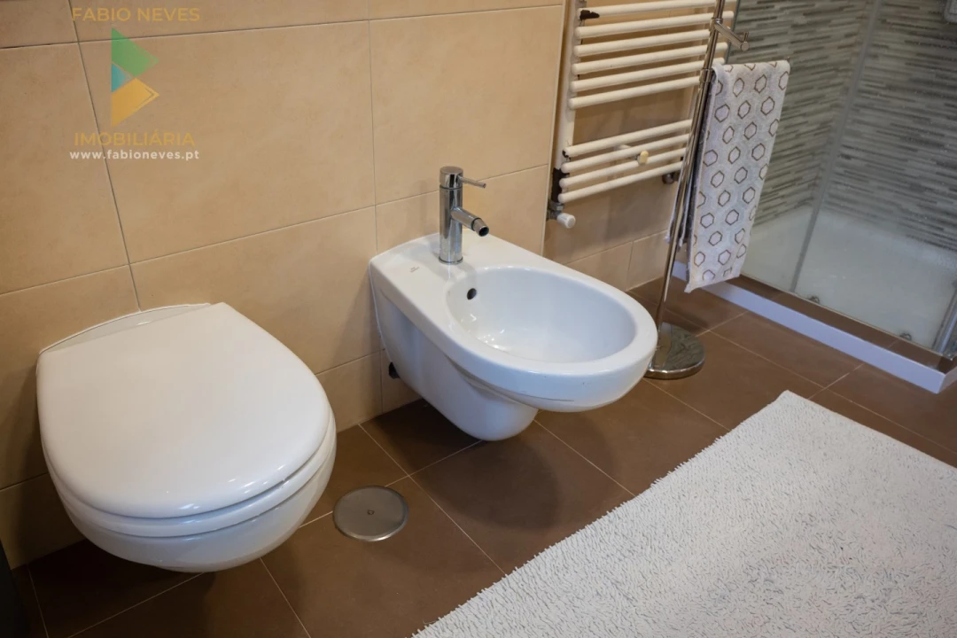 Moradia T4 para Venda em Calheiros Foto 24