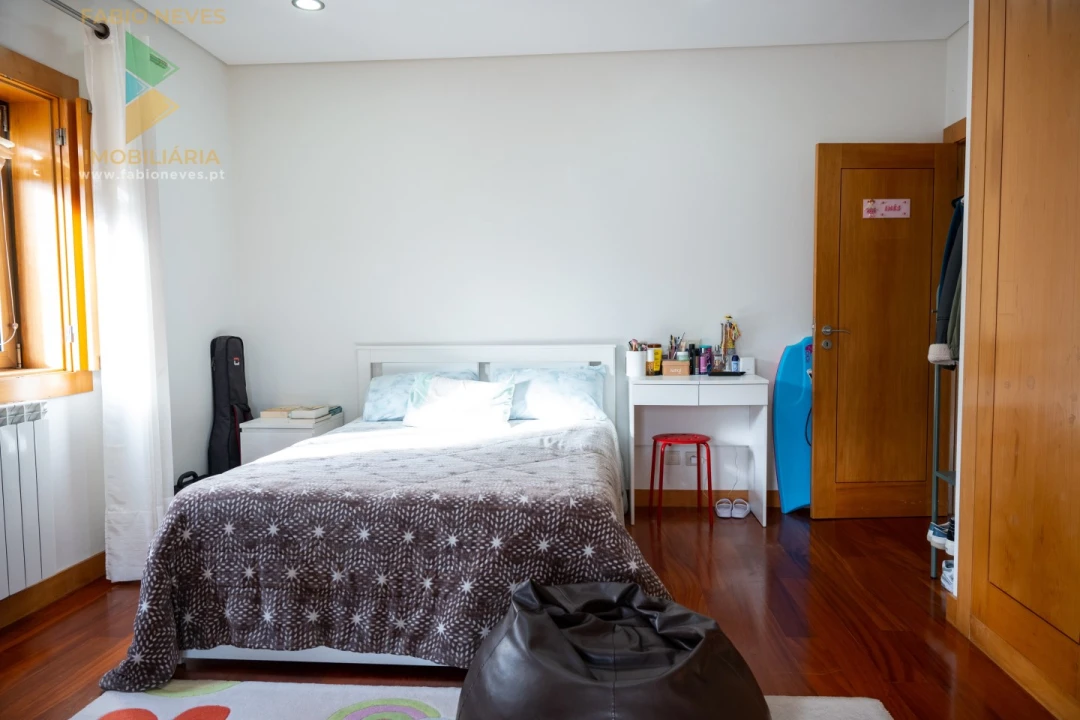 Moradia T4 para Venda em Calheiros Foto 30