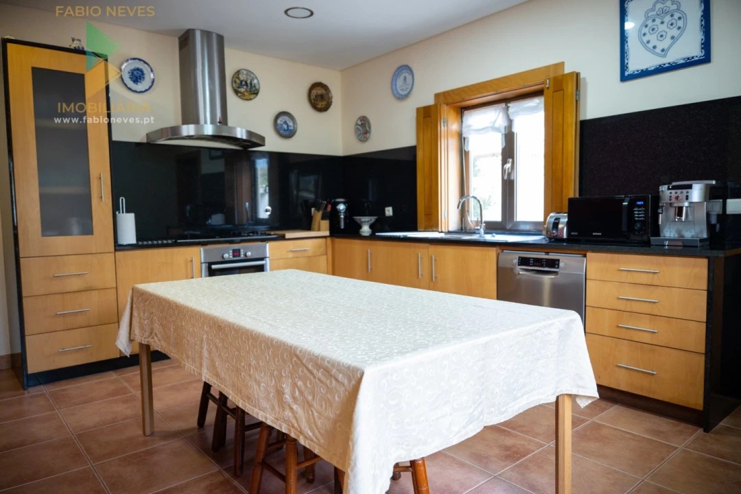 Moradia T4 para Venda em Calheiros Foto 45