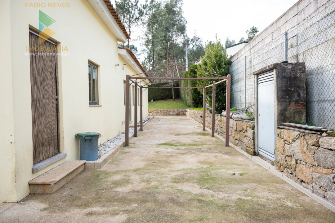 Moradia T4 para Venda em Calheiros Foto 59