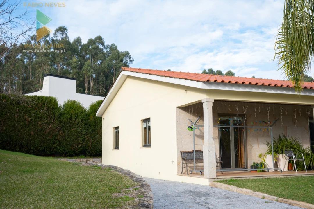 Moradia T4 para Venda em Calheiros Foto 4