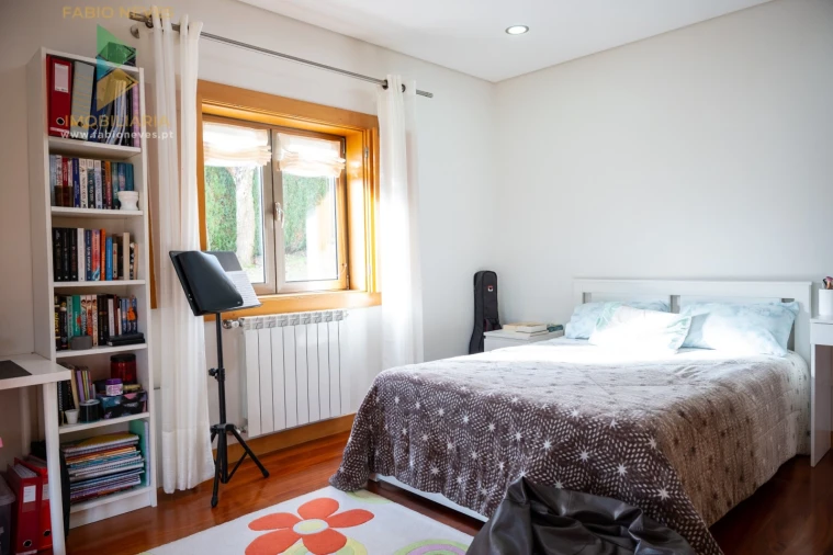 Moradia T4 para Venda em Calheiros Foto 29