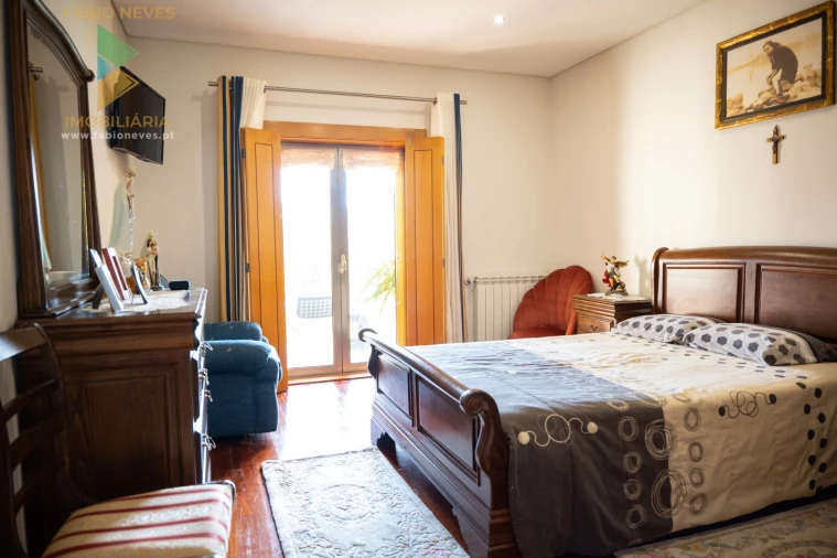 Moradia T4 para Venda em Calheiros Foto 38