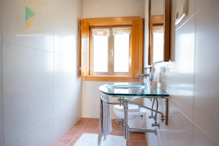 Moradia T4 para Venda em Calheiros Foto 41