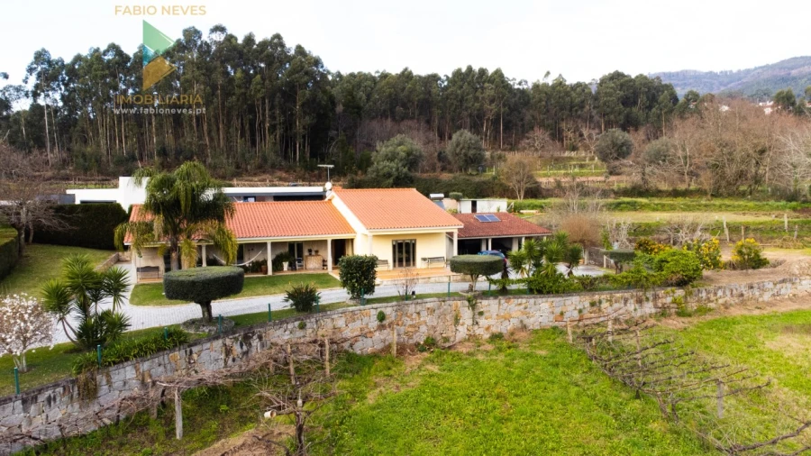 Moradia T4 para Venda em Calheiros Foto 6