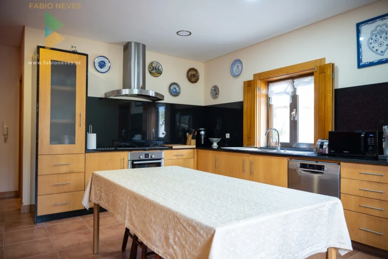 Moradia T4 para Venda em Calheiros Foto 44