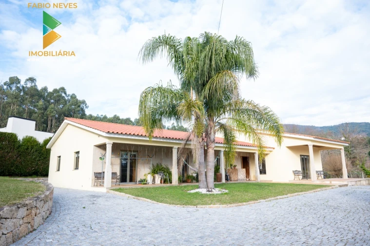 Moradia T4 para Venda em Calheiros