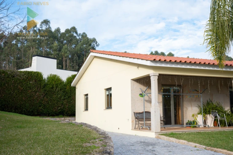 Moradia T4 para Venda em Calheiros Foto 4