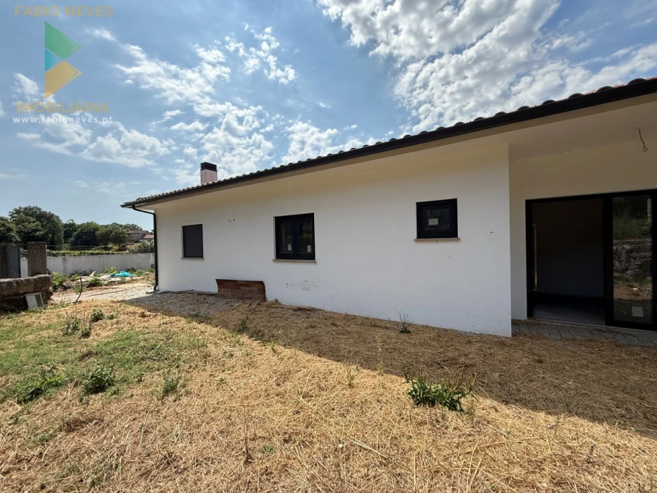 Moradia T4 para Venda em Britelo Foto 5